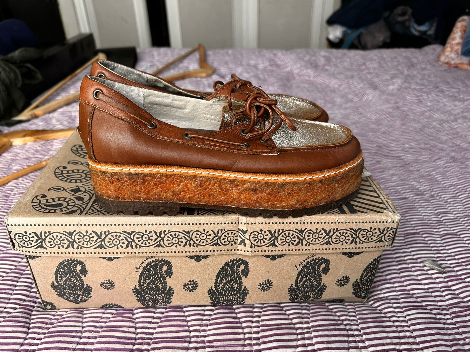 Zapatos de cuero tipo náuticos marca Natacha