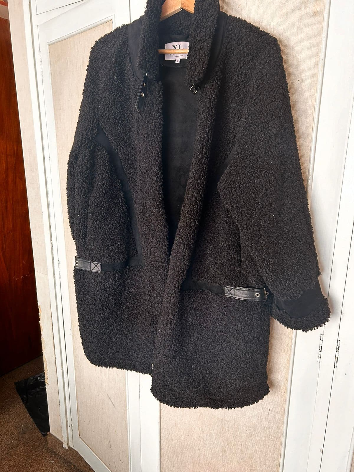 Tapado símil corderito. Nuevo, sin etiqueta