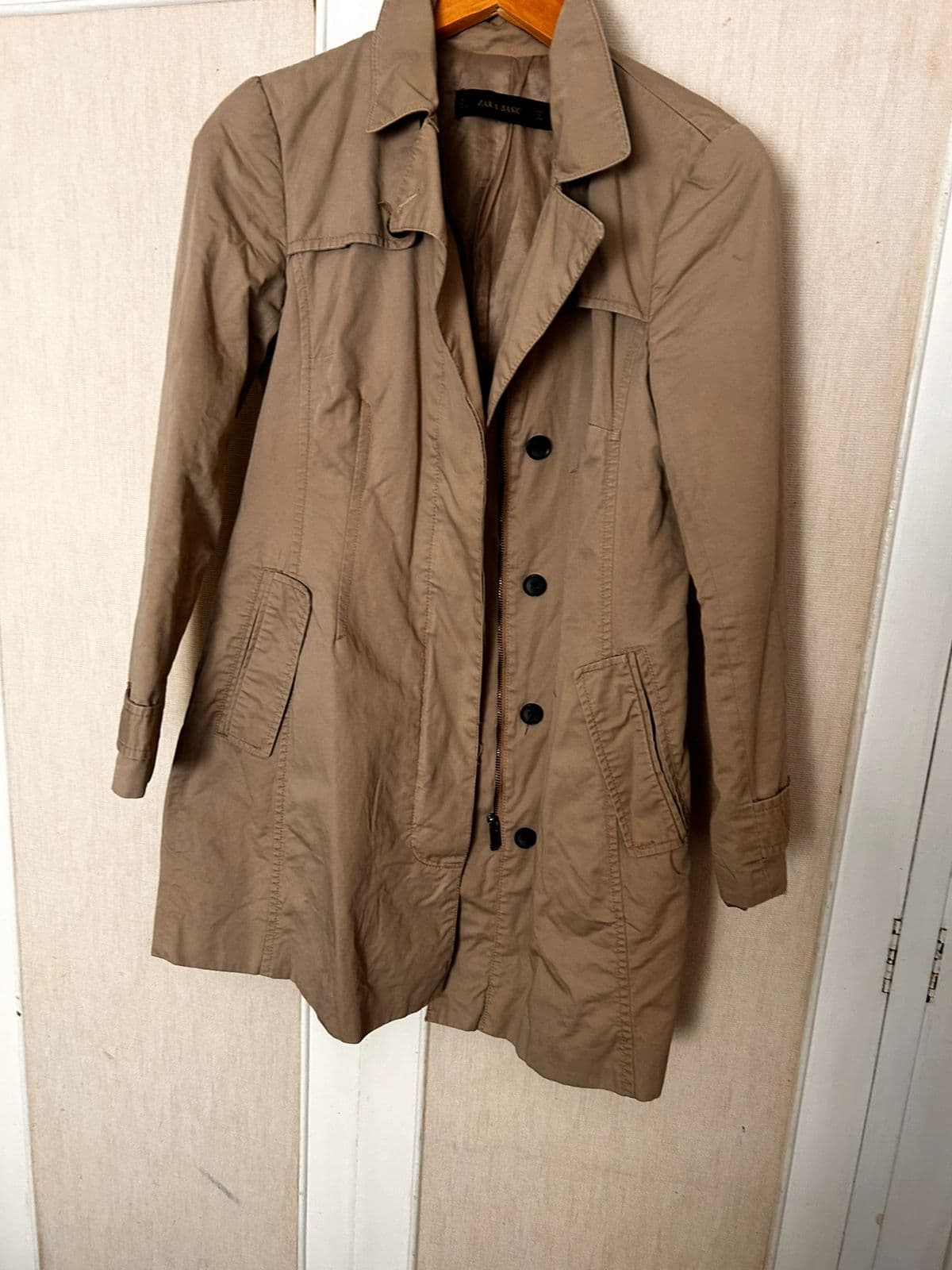 Trench de gabardina Zara