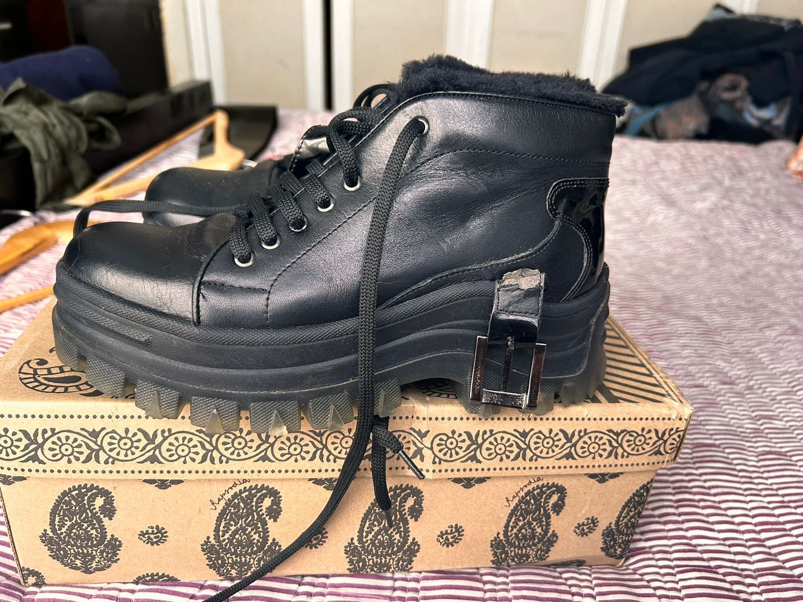 Botitas de cuero con piel en el interior