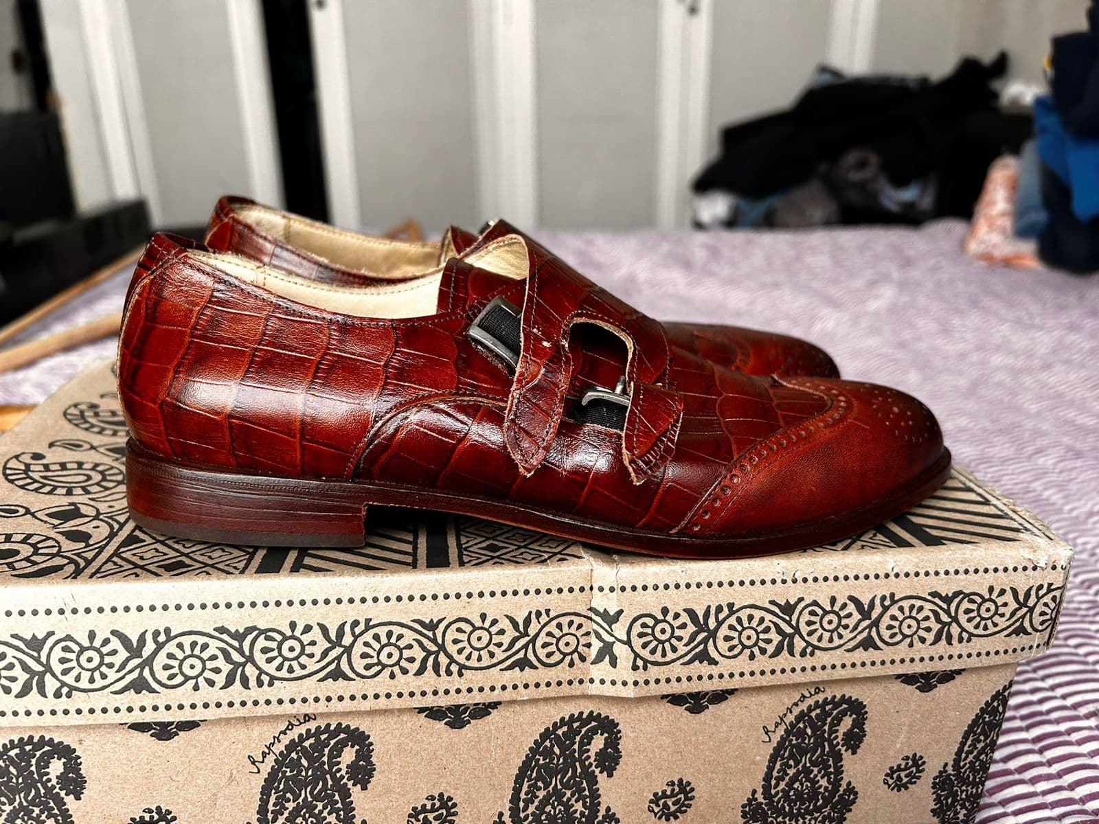 Zapatos de cuero nuevos