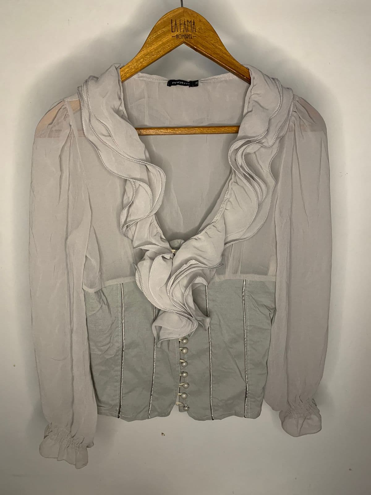 Remera corset con jabot de tul. En muy buen estado.