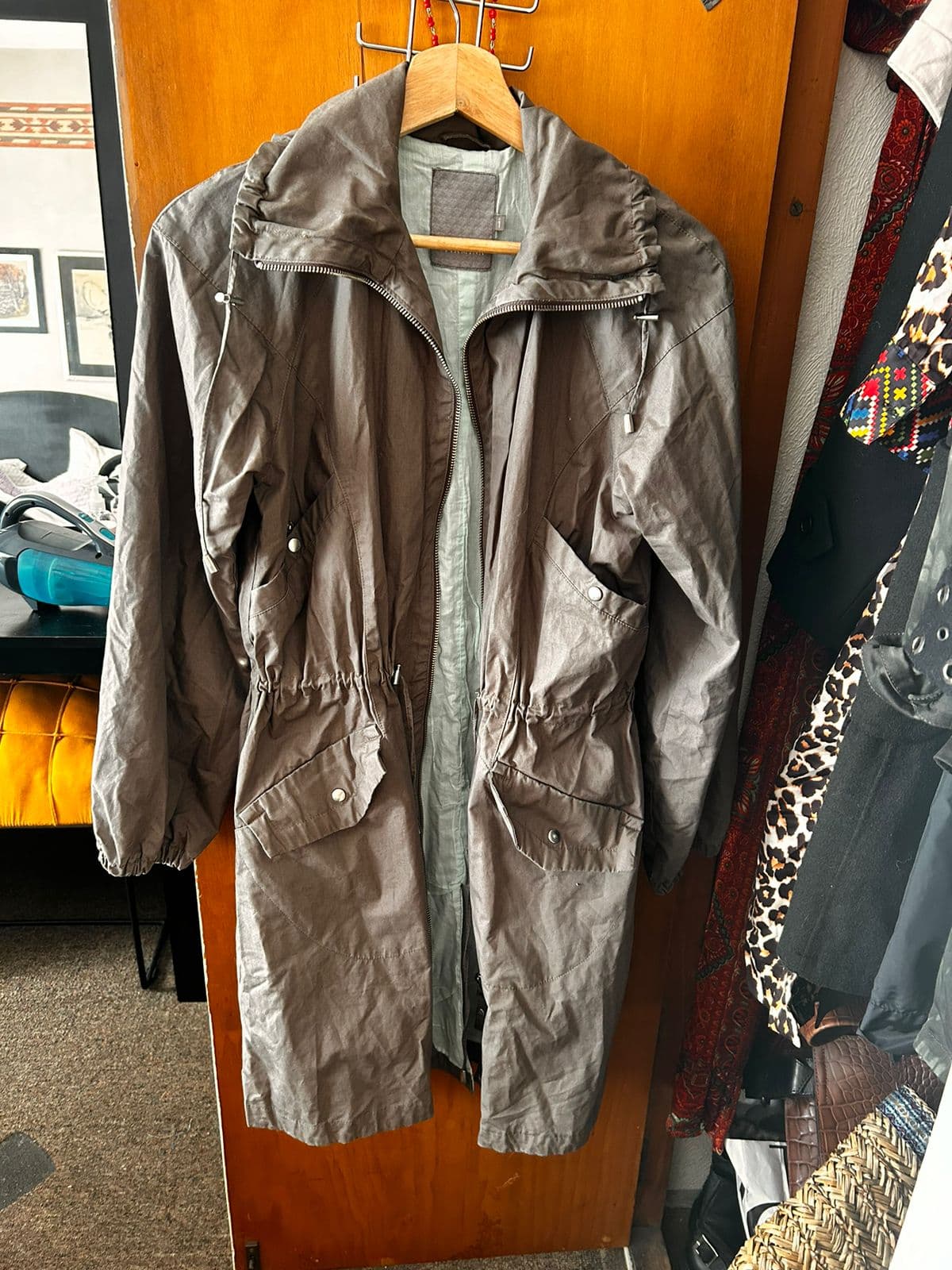 Trench de gabardina marca AYRES